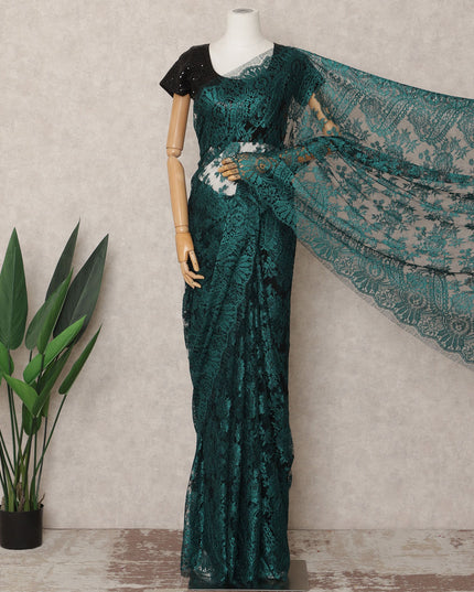 قماش ساري شانتيلي فرنسي فاخر بلون أخضر زجاجي معدني، بطول ٥.٥ متر تقريبًا، وعرض ١١٠ سم، صنع في فرنسا - D24081