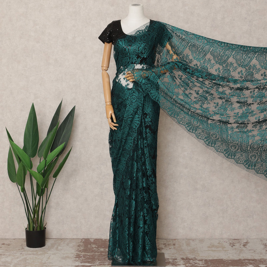 قماش ساري شانتيلي فرنسي فاخر بلون أخضر زجاجي معدني، بطول ٥.٥ متر تقريبًا، وعرض ١١٠ سم، صنع في فرنسا - D24081