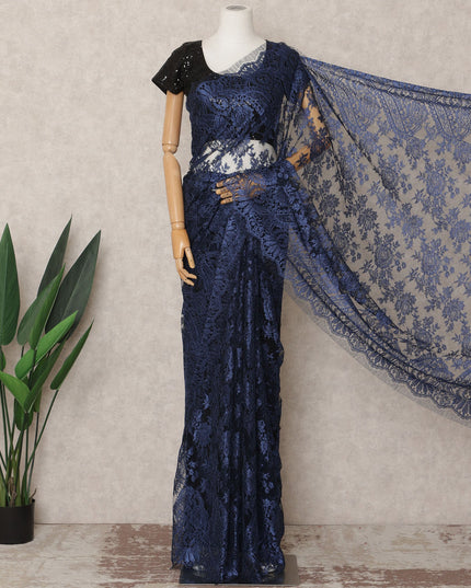 قماش ساري شانتيلي فرنسي فاخر باللون الأزرق الداكن، بطول ٥.٥ متر تقريبًا، وعرض ١١٠ سم، صنع في فرنسا - D24082