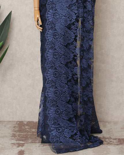 قماش ساري شانتيلي فرنسي فاخر باللون الأزرق الداكن، بطول ٥.٥ متر تقريبًا، وعرض ١١٠ سم، صنع في فرنسا - D24082