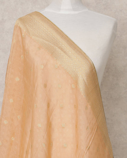 دوباتا من قماش بروكيد صناعي بلون الخوخ الذهبي مع تطريز زاري وحواف، 210 × 80 سم، صنع في الهند - D24112