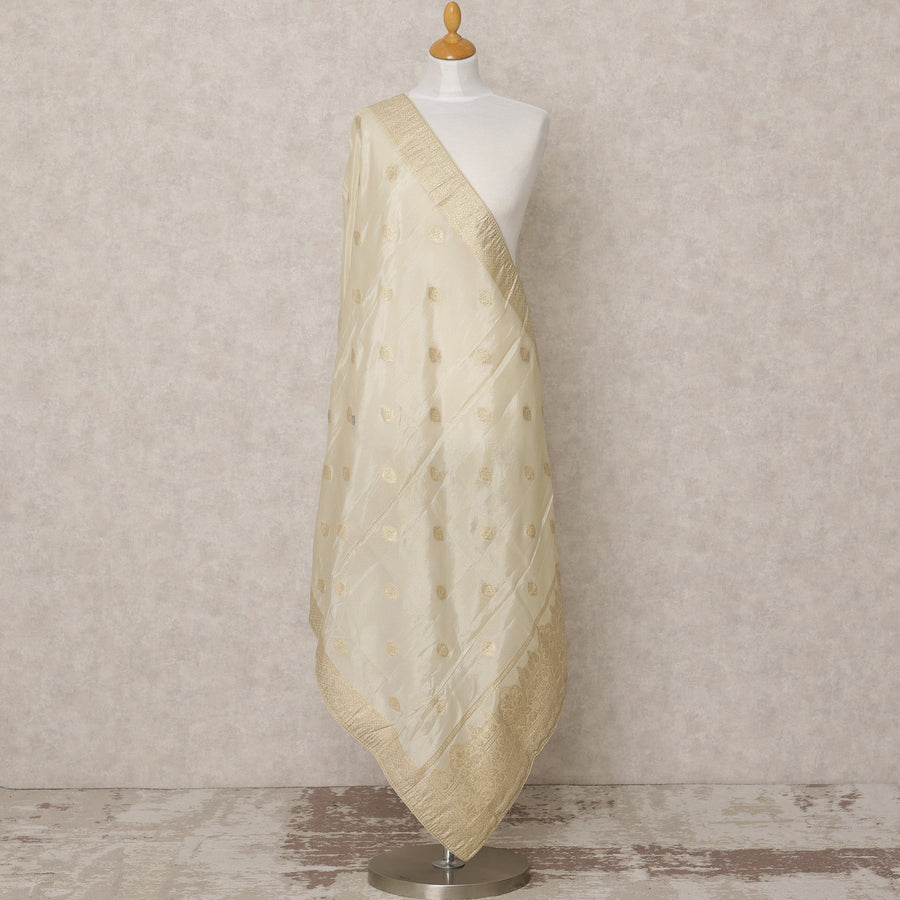 دوباتا من قماش بروكيد صناعي ذهبي كريمي مع تطريزات زهرية وحواف مزخرفة، 210 × 80 سم، صنع في الهند - D24115