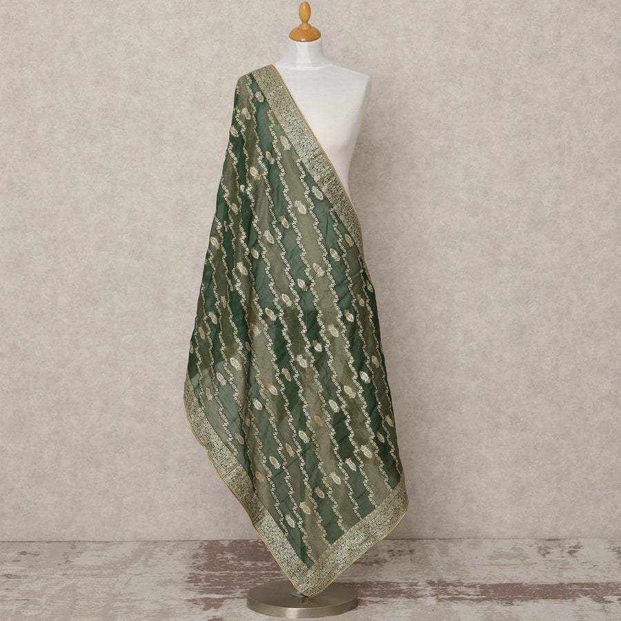 دوباتا من قماش بروكيد صناعي أخضر غامق مع زخارف زاري قطرية وحواف ذهبية، 210 × 80 سم، صنع في الهند - D24121