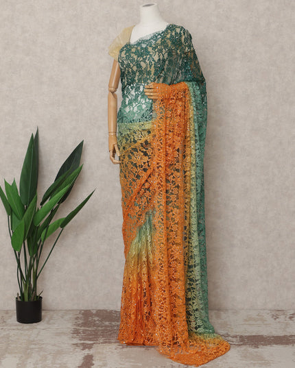 ساري فرنسي فاخر من الدانتيل الشانتيلي باللون الأخضر إلى البرتقالي مع تطريز حجري، بطول 5.5 متر، وعرض 110 سم، صنع في فرنسا - D24288