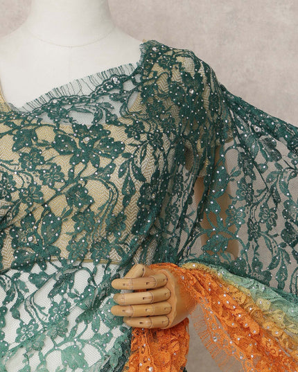 ساري فرنسي فاخر من الدانتيل الشانتيلي باللون الأخضر إلى البرتقالي مع تطريز حجري، بطول 5.5 متر، وعرض 110 سم، صنع في فرنسا - D24288
