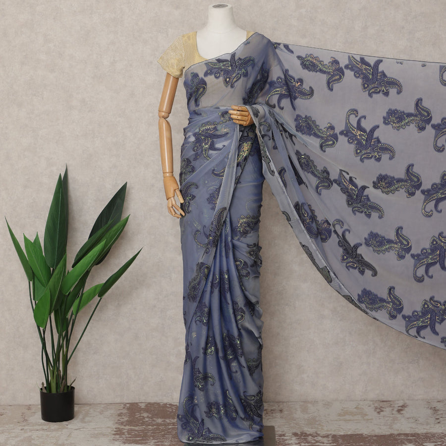 ساري شيفون فرنسي فاخر باللون الأزرق الداكن مع نقشة بيزلي من لوركس معدني، طول 5.5 متر، عرض 110 سم، صنع في فرنسا - D24300