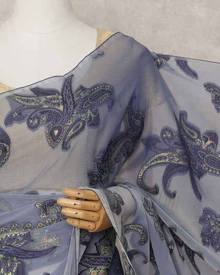 ساري شيفون فرنسي فاخر باللون الأزرق الداكن مع نقشة بيزلي من لوركس معدني، طول 5.5 متر، عرض 110 سم، صنع في فرنسا - D24300