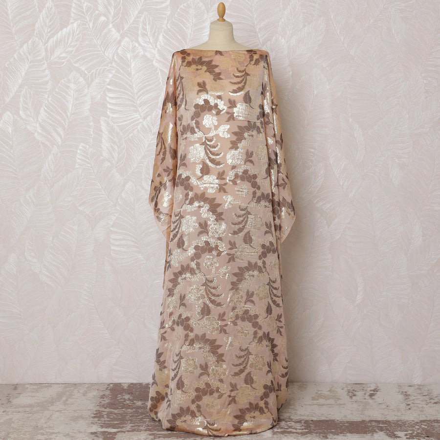 قماش شيفون حرير شامبانيا خوخي فاخر فرنسي (فرنساوي) صومالي ديراك مع لوريكس معدني، عرض 140 سم -D19682