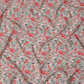 قماش فيسكوز رمادي فاتح مع طباعة رقمية زهرية باللونين الأحمر والوردي، عرض 110 سم - D20624