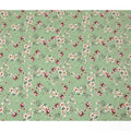 قماش فيسكوز أخضر فاتح مع طباعة رقمية بأزهار باللونين الأبيض والأحمر، عرض 110 سم - D20636