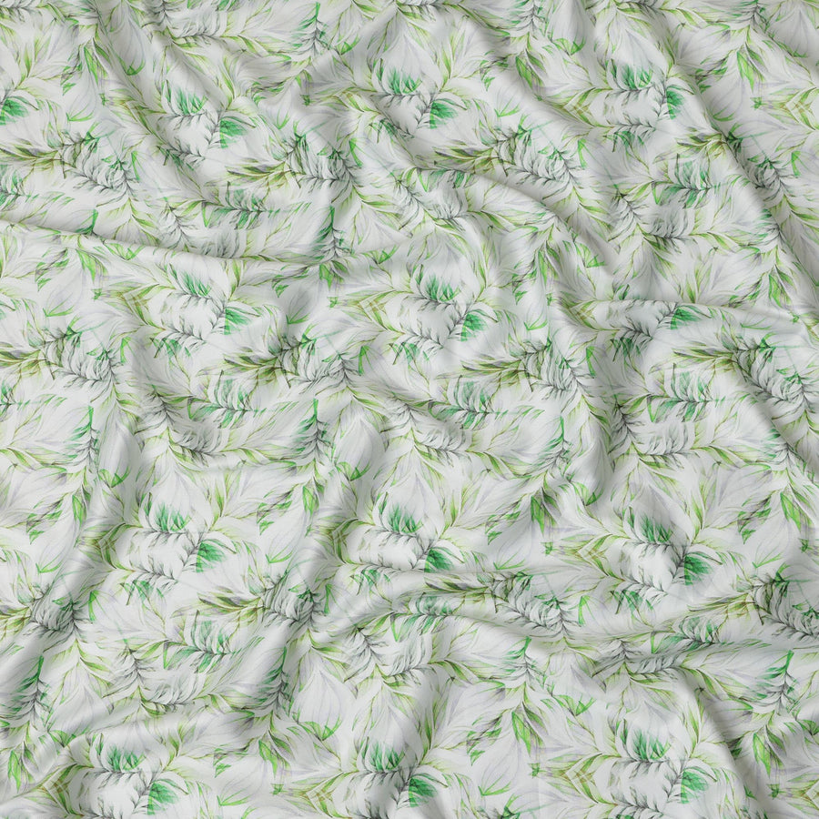 قماش قطني ساتان بطبعة أوراق شجر باللونين الأبيض والأخضر - عرض 110 سم - D21960