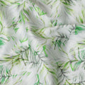 قماش قطني ساتان بطبعة أوراق شجر باللونين الأبيض والأخضر - عرض 110 سم - D21960