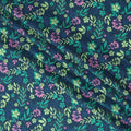 قماش قطني إسباني فاخر مطبوع عليه زهور، أزرق بترولي ومتعدد الألوان، بلمسة نهائية من الساتان - عرض 140 سم، إسبانيا - D22058