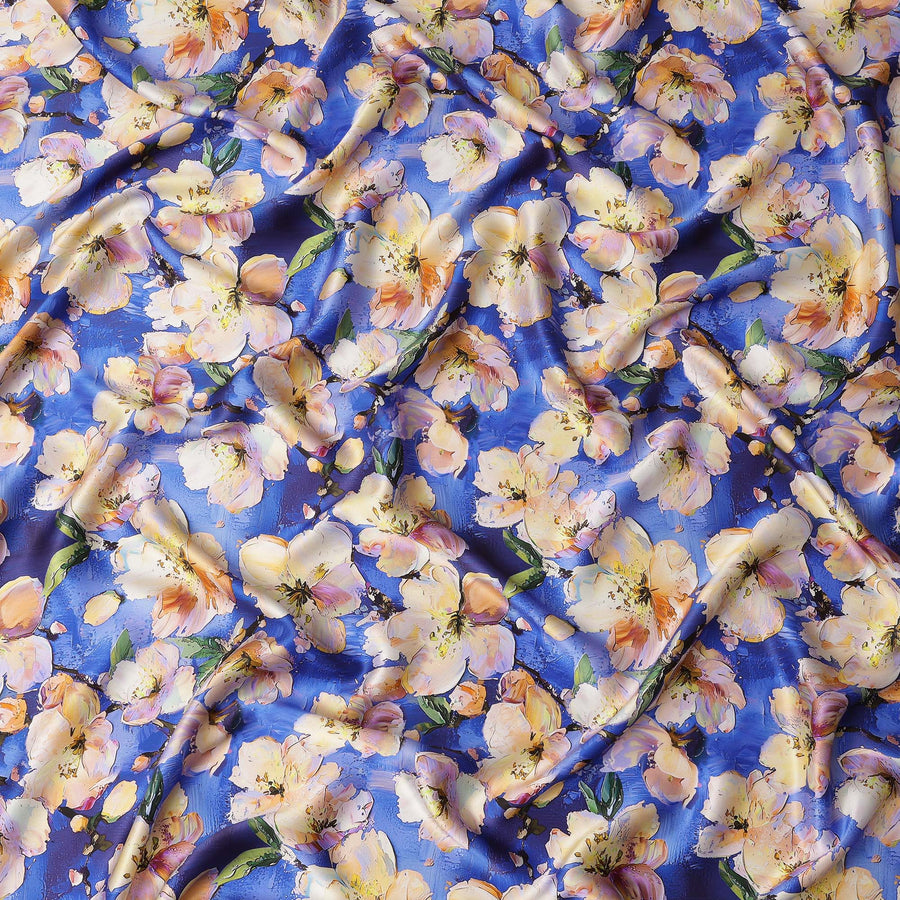 قماش ساتان إيطالي فاخر باللون الأزرق الملكي مع طبعة زهور باللونين الأصفر والخوخي - 140 سم - D22280