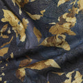 قماش ساتان حريري خالص أزرق داكن بطبعة زهور ذهبية وزرقاء داكنة - 140 سم، مستورد من إسبانيا - D22290