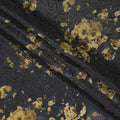 قماش ساتان حريري خالص أزرق داكن بطبعة زهور ذهبية وزرقاء داكنة - 140 سم، مستورد من إسبانيا - D22290