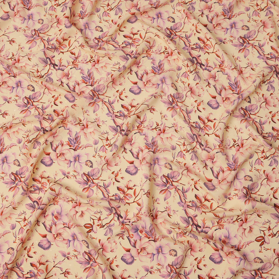 قماش ساتان حريري إيطالي فاخر بقاعدة بلون الخوخ الفاتح مع طبعة زهور باللونين الوردي والأرجواني، عرض 140 سم، صنع في إيطاليا - D22980