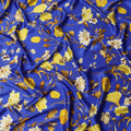 قماش حرير ساتان إيطالي فاخر بقاعدة زرقاء ملكية مع طبعة زهور صفراء وبيج، عرض 140 سم، صنع في إيطاليا - D22986