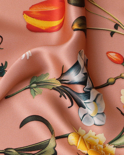 قماش ساتان حريري إيطالي فاخر بقاعدة بلون الخوخ مع طباعة زهور متعددة الألوان، عرض 140 سم، صنع في إيطاليا - D22987