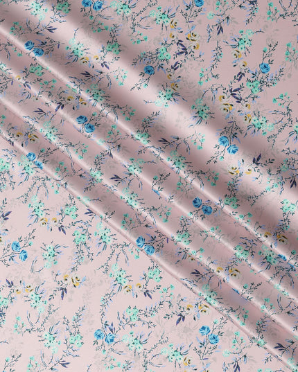 قاعدة وردية باهتة مع طباعة زهور صغيرة باللون الأزرق والأصفر والأزرق المائي، قماش حرير ساتان إيطالي فاخر، عرض 140 سم، صنع في إيطاليا - D22990