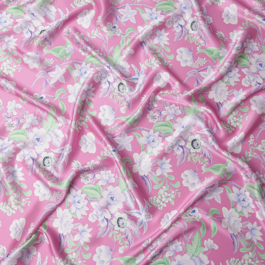 قماش حرير ساتان إيطالي فاخر بقاعدة وردية مع طبعة زهور باللون الأبيض واللافندر والأخضر، عرض 140 سم، صنع في إيطاليا - D22991