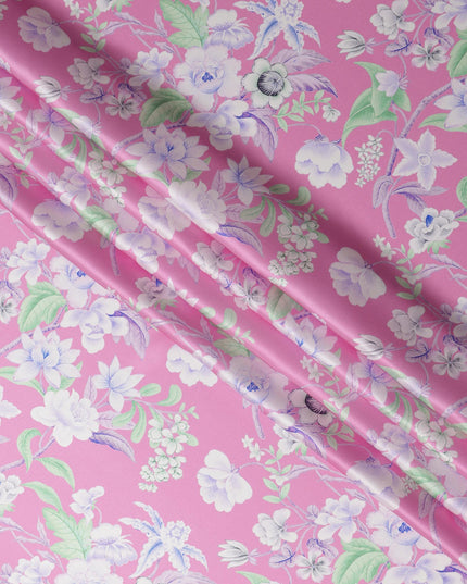 قماش حرير ساتان إيطالي فاخر بقاعدة وردية مع طبعة زهور باللون الأبيض واللافندر والأخضر، عرض 140 سم، صنع في إيطاليا - D22991