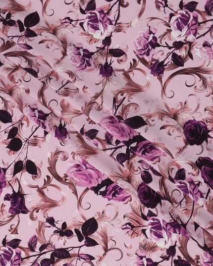 قماش حرير ساتان إيطالي فاخر بقاعدة وردية خدود مع طبعة زخرفية على شكل وردة بنفسجية، عرض 140 سم، صنع في إيطاليا - D22996
