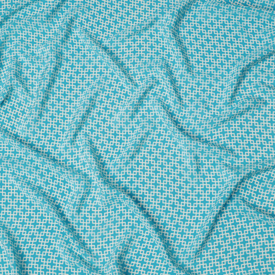 قماش كريب حريري خالص بطبعة هندسية شبكية باللون الأزرق السماوي والأبيض، عرض 110 سم، صنع في الهند - D23161