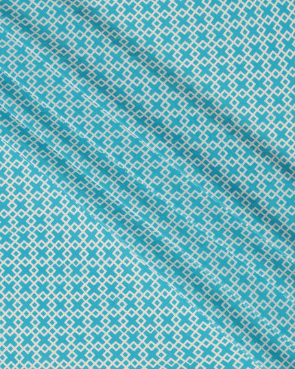 قماش كريب حريري خالص بطبعة هندسية شبكية باللون الأزرق السماوي والأبيض، عرض 110 سم، صنع في الهند - D23161