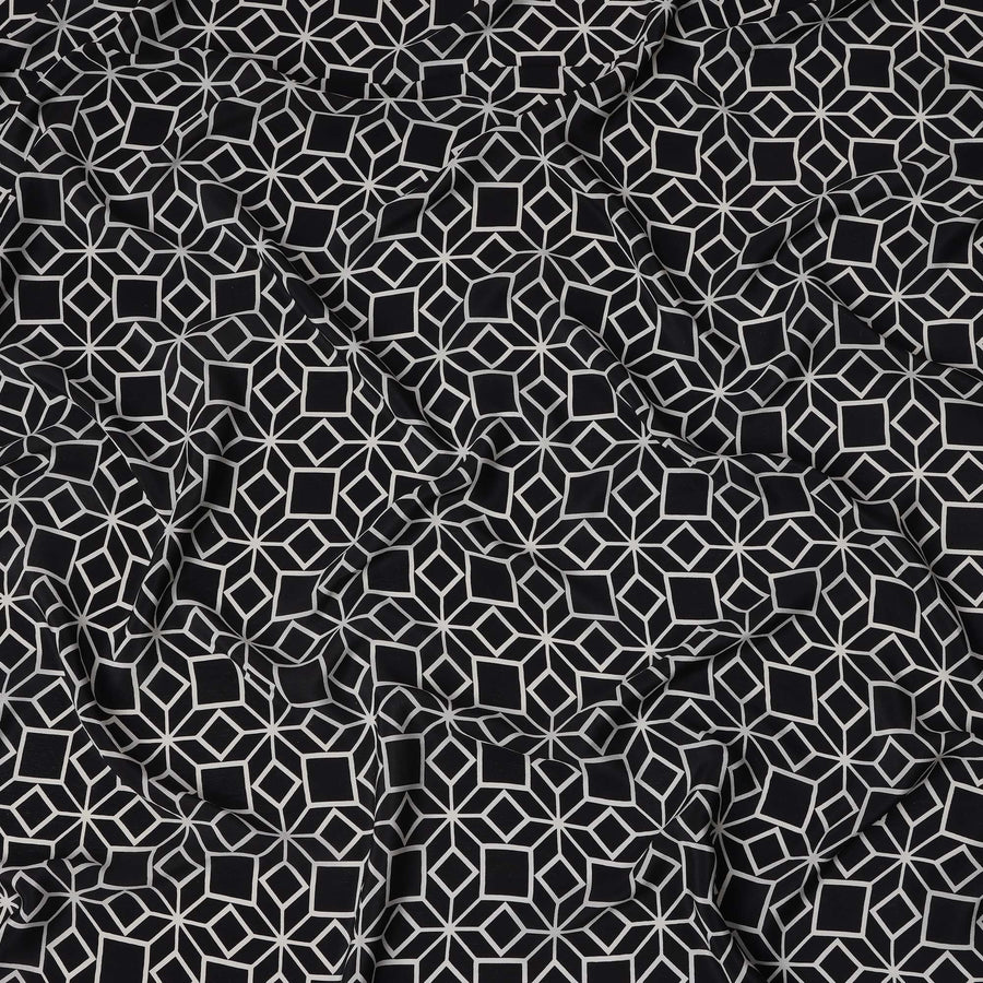 قماش كريب حريري خالص بطبعة مكعب بصري هندسي أسود، عرض 110 سم، صنع في الهند - D23169