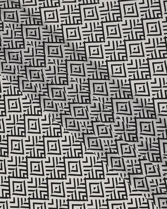 قماش كريب حريري خالص بطبعة خطوط ماسية قبلية باللونين الأبيض والأسود، عرض 110 سم، صنع في الهند - D23170