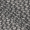 قماش كريب حريري نقي بطبعة متاهة بصرية باللونين الأبيض والأسود، عرض 110 سم، صنع في الهند - D23174