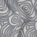 قماش كريب حريري خالص بطبعة متاهة حلزونية باللونين الأبيض والرمادي، عرض 110 سم، صنع في الهند - D23176