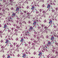 قماش كريب حريري خالص بقاعدة عاجية مع طباعة زهور بنفسجية وزرقاء، عرض 110 سم، صنع في الهند - D23180