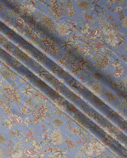 قماش فيسكوز مودال ساتان بطبعة زهور عتيقة بلون أزرق باهت، عرض 110 سم، صنع في الهند - D23289