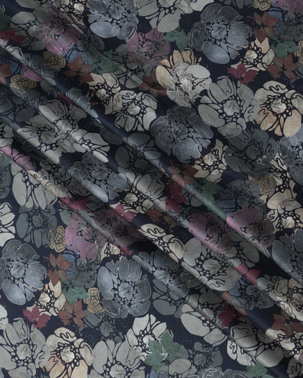 قماش ساتان فيسكوز مودال بطبعة زهور متعددة الألوان باللون الأسود، عرض 110 سم، صنع في الهند - D23290