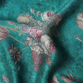 قماش فيسكوز مودال ساتان بطبعة باقة ورود عتيقة باللون الأخضر الفيروزي، عرض 110 سم، صنع في الهند - D23297