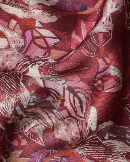 قماش ساتان فيسكوز مودال بطبعة نباتية تجريدية باللون الأحمر القرمزي، عرض 110 سم، صنع في الهند - D23301