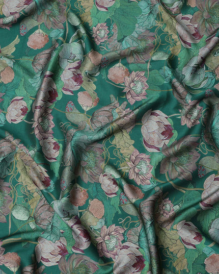 قماش فيسكوز مودال ساتان بطبعة زهور اللوتس باللون الأخضر الزجاجي، عرض 110 سم، صنع في الهند - D23310