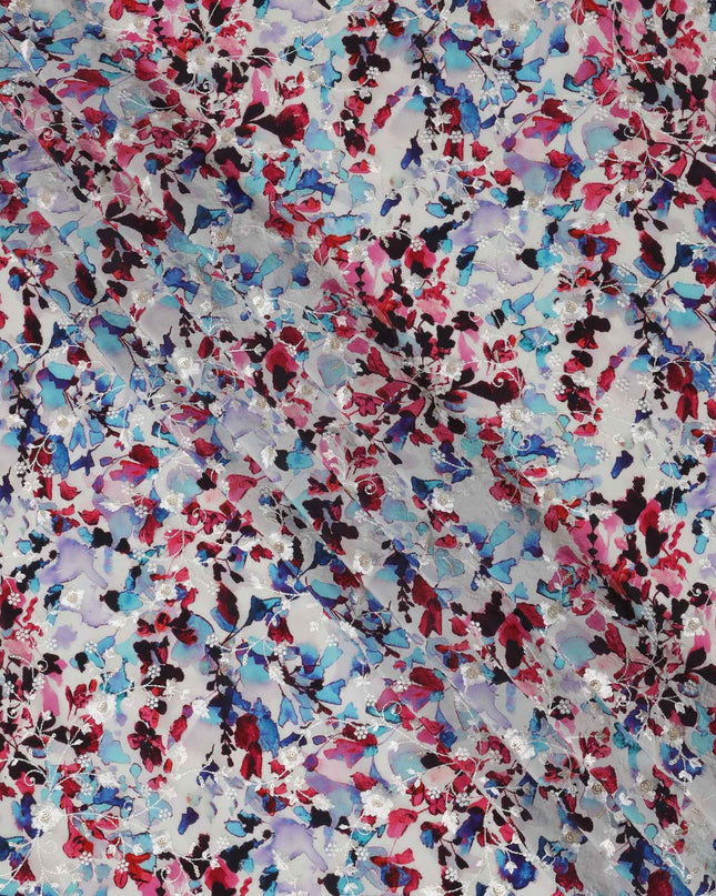 قماش كريب فيسكوز بطباعة رقمية متعددة الألوان بقاعدة بيضاء ونقشة زهور وفراشات، عرض 110 سم، صنع في الهند - D23613