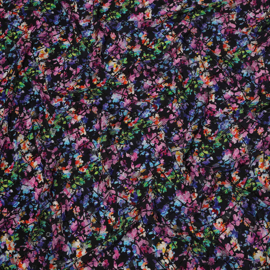قماش كريب فيسكوز بطباعة رقمية تجريدية متعددة الألوان بقاعدة سوداء، عرض 110 سم، صنع في الهند - D23616