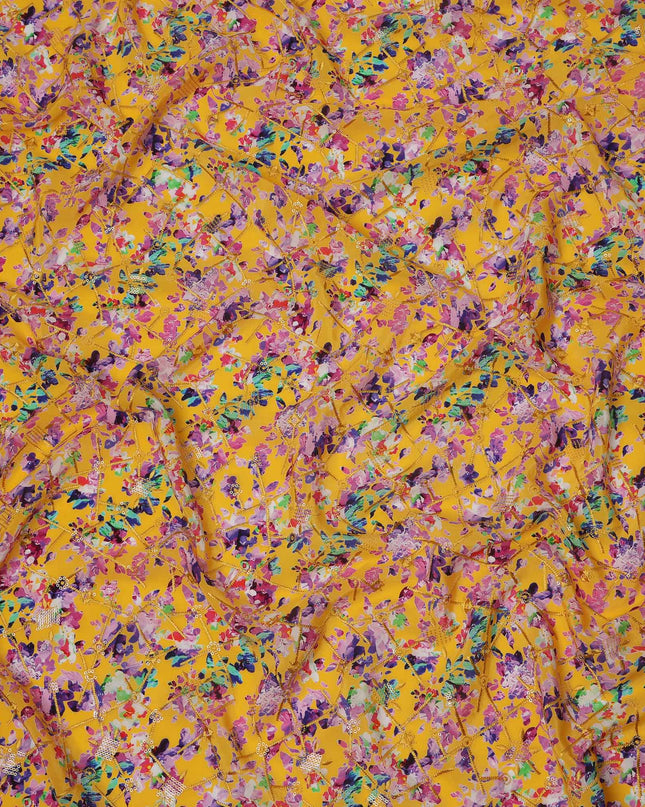 قماش كريب فيسكوز بطباعة رقمية تجريدية متعددة الألوان بقاعدة صفراء، عرض 110 سم، صنع في الهند - D23618