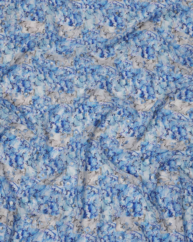 قماش كريب فيسكوز بطبعة رقمية زهرية باللونين الأزرق السماوي والأبيض، عرض 110 سم، صنع في الهند - D23620