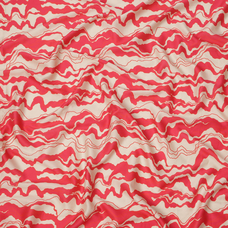 قماش قطني مطبوع بخطوط مموجة باللون الأحمر المرجاني والكريمي، عرض 110 سم، صنع في الهند - D23926
