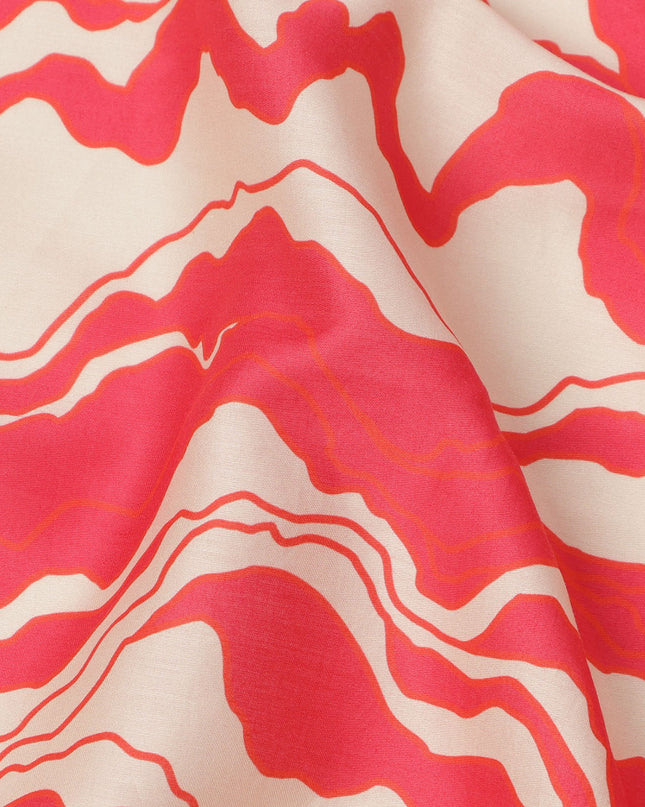 قماش قطني مطبوع بخطوط مموجة باللون الأحمر المرجاني والكريمي، عرض 110 سم، صنع في الهند - D23926