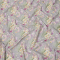 قماش قطني رمادي لافندر مع طبعة زهور الأقحوان الوردية والأصفر، عرض 110 سم، صنع في اليابان - D24186