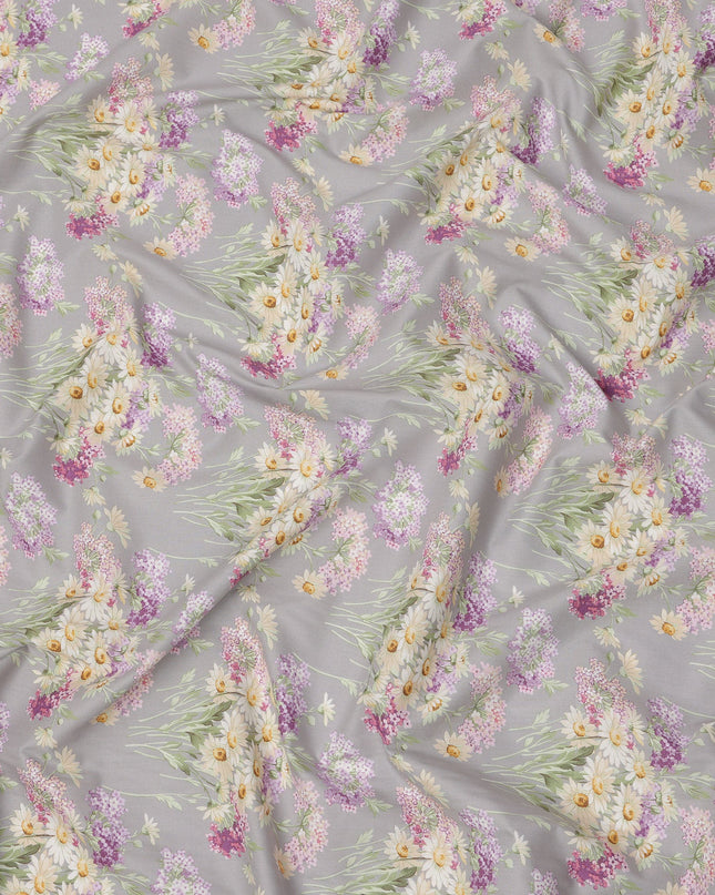 قماش قطني رمادي لافندر مع طبعة زهور الأقحوان الوردية والأصفر، عرض 110 سم، صنع في اليابان - D24186