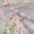 قماش قطني رمادي لافندر مع طبعة زهور الأقحوان الوردية والأصفر، عرض 110 سم، صنع في اليابان - D24186