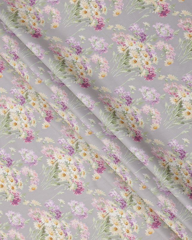 قماش قطني رمادي لافندر مع طبعة زهور الأقحوان الوردية والأصفر، عرض 110 سم، صنع في اليابان - D24186
