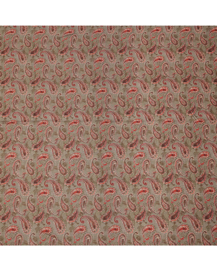 قماش بني من مزيج الكتان والفيسكوز مع تصميم مطبوع بنقشة بيزلي حمراء، عرض 110 سم، صنع في الهند - D25100